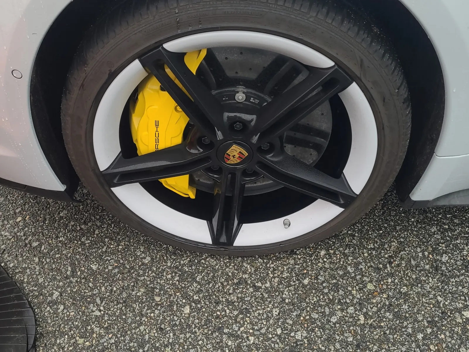 Front driver wheel/tire photo
