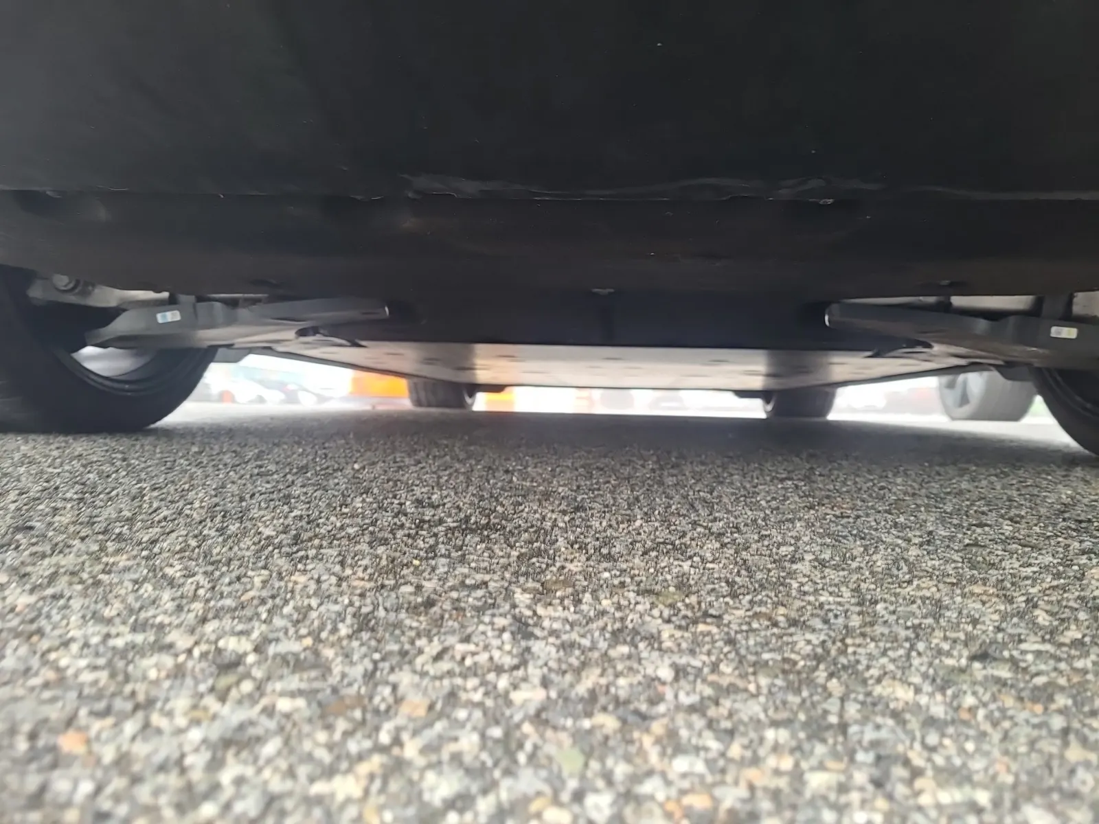 Undercarriage - Rear Photo