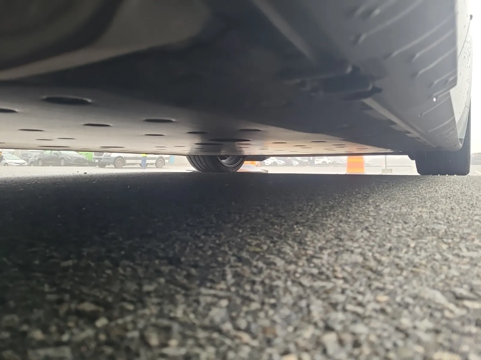 Undercarriage - Passenger Photo
