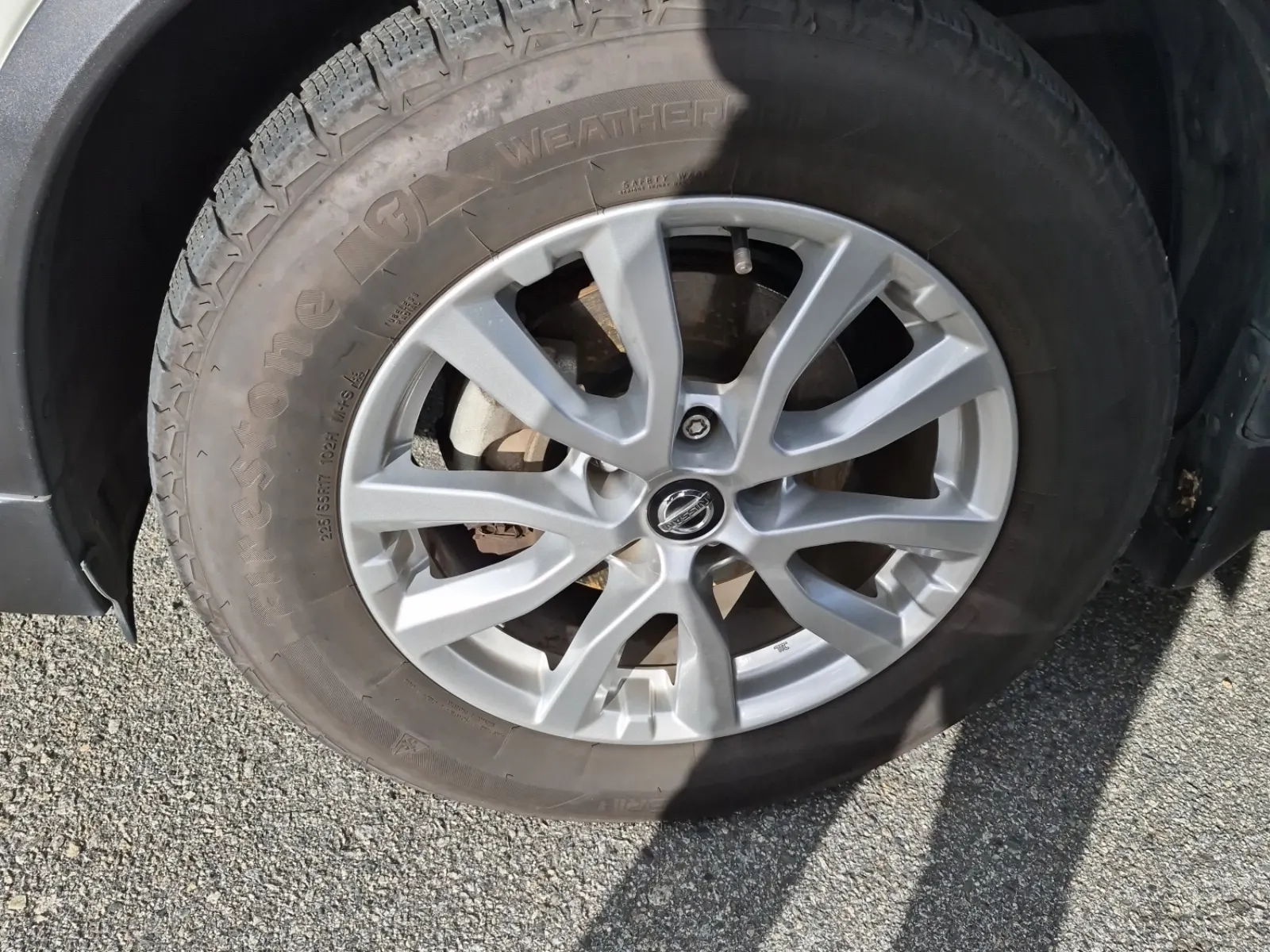 Front driver wheel/tire photo