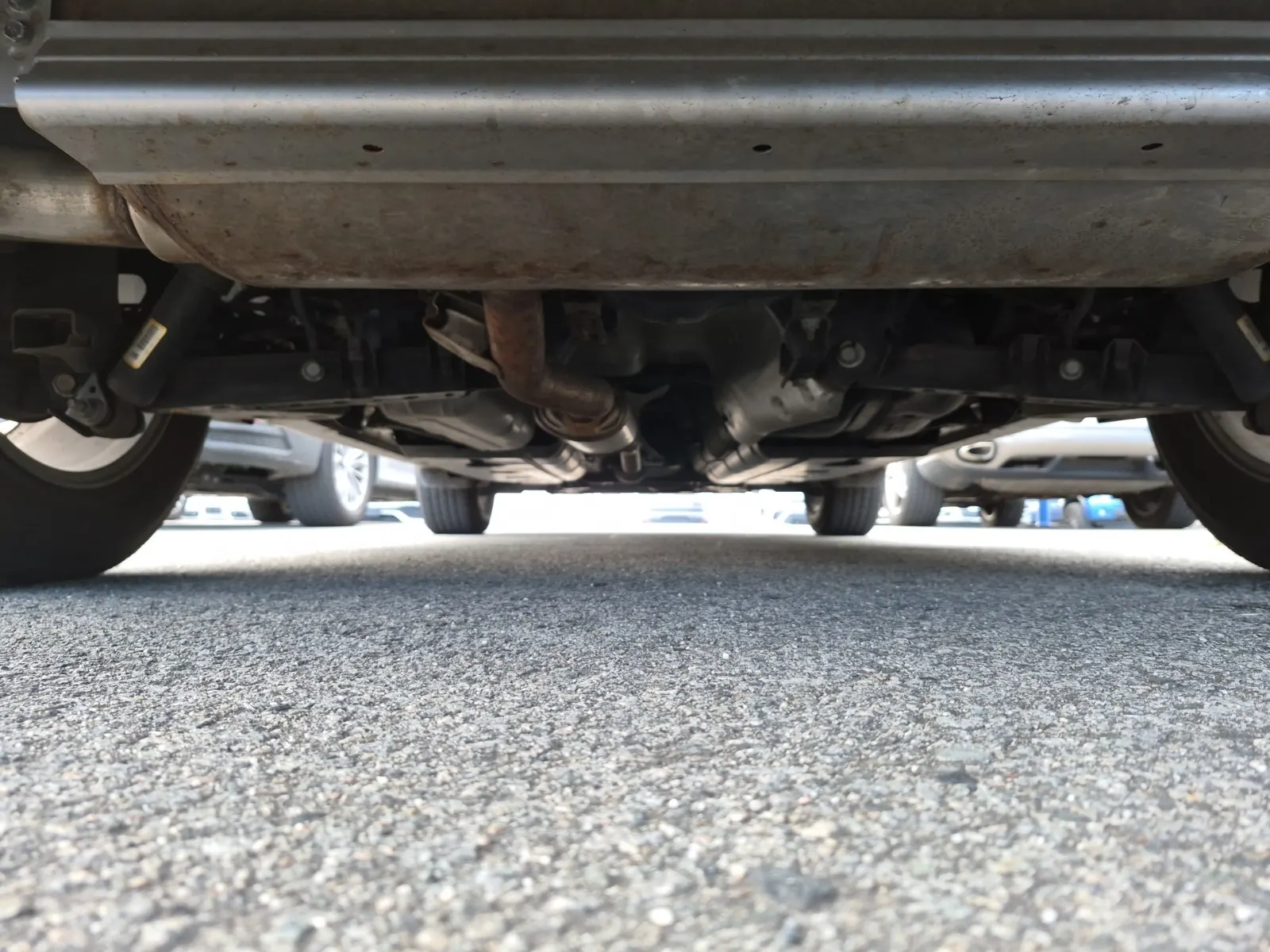 Undercarriage - Rear Photo