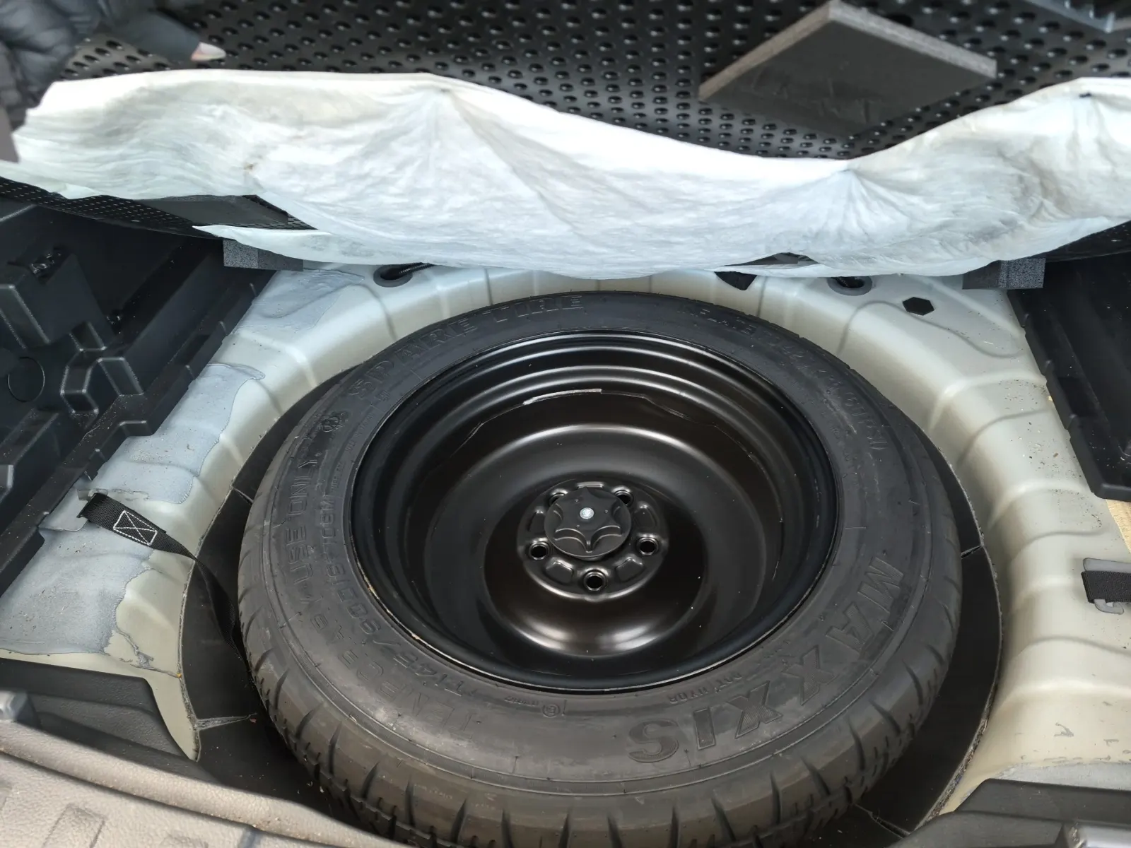 Spare Tire & Wheel Photo