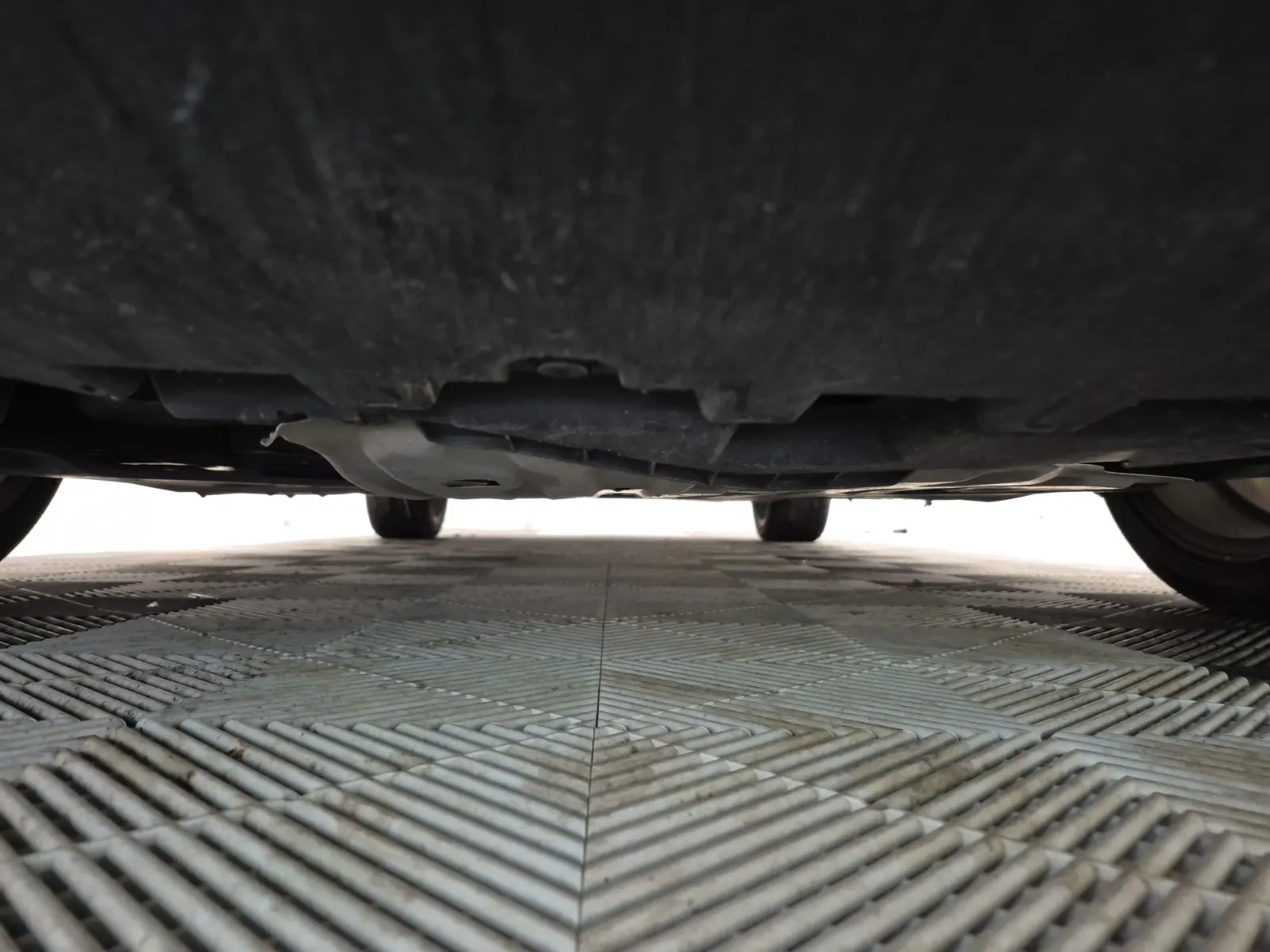 Undercarriage - Front Photo
