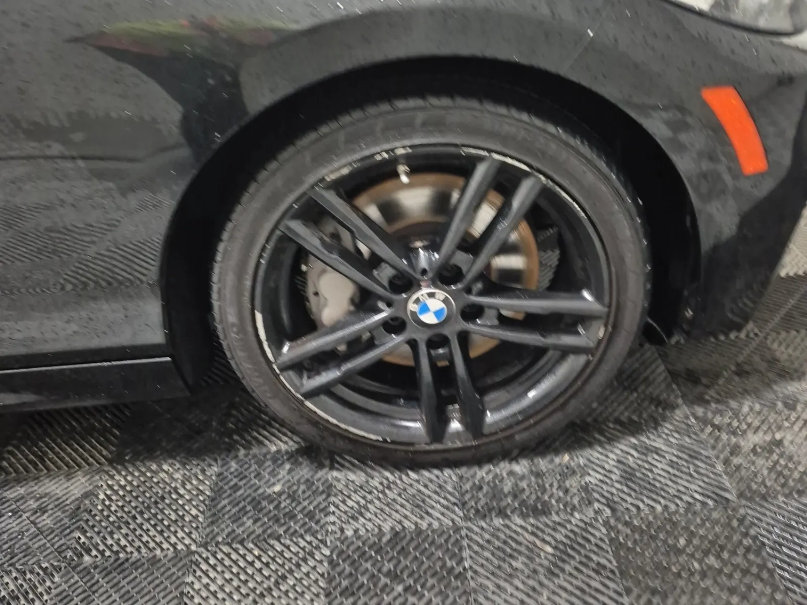 Right Front Wheel/Tire Photo