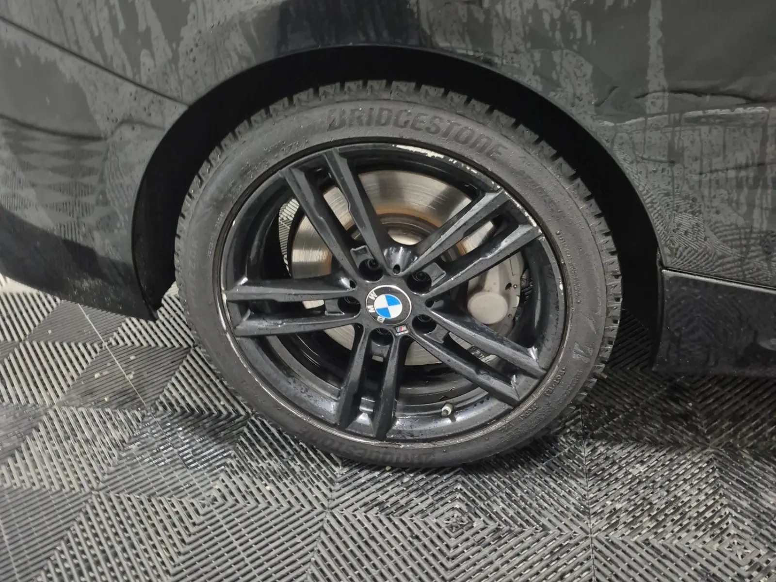 Right Rear Wheel/Tire Photo