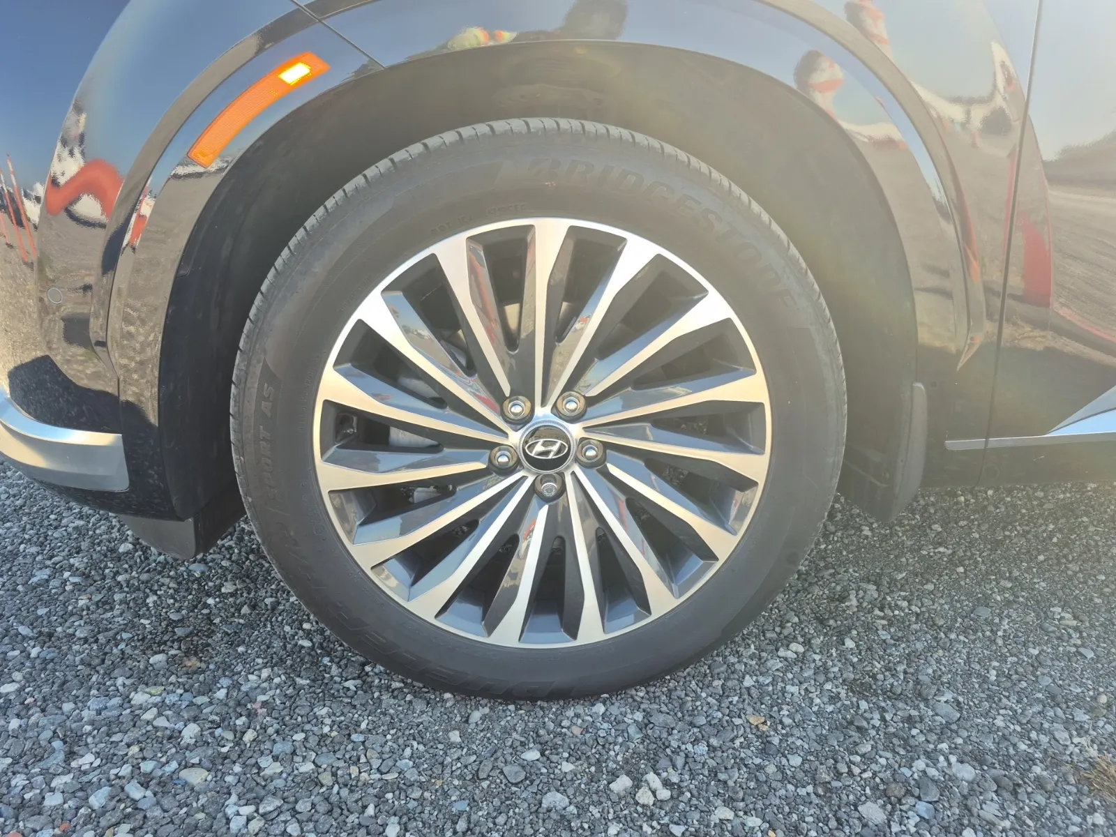 Front driver wheel/tire photo