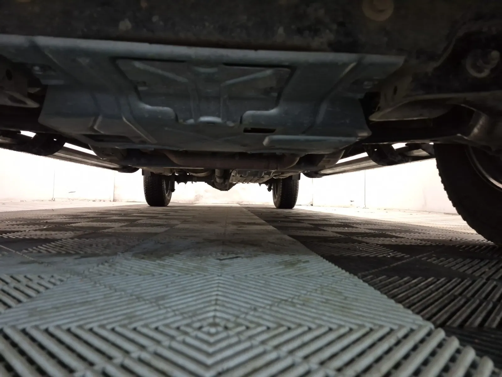 Undercarriage - Front Photo