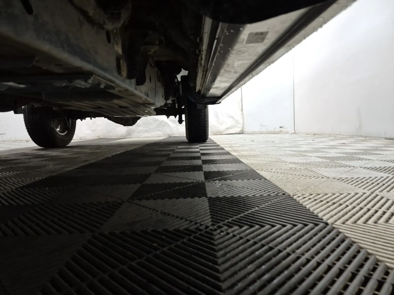 Undercarriage - Driver Photo