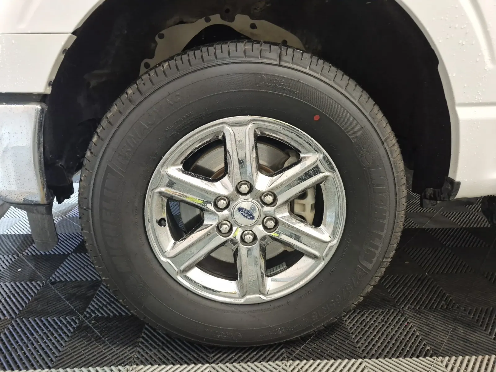 Front driver wheel/tire photo