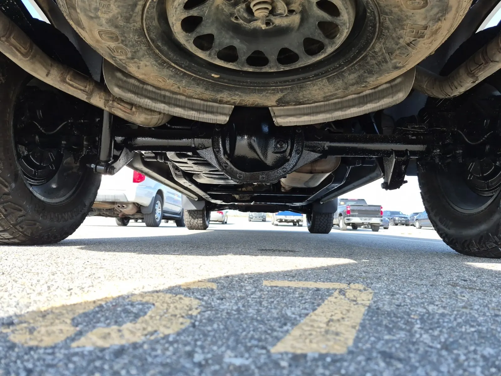 Undercarriage - Rear Photo