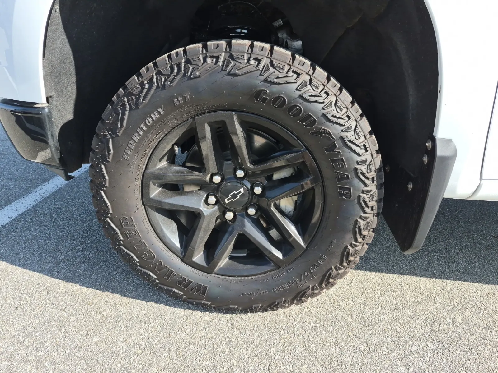Front driver wheel/tire photo