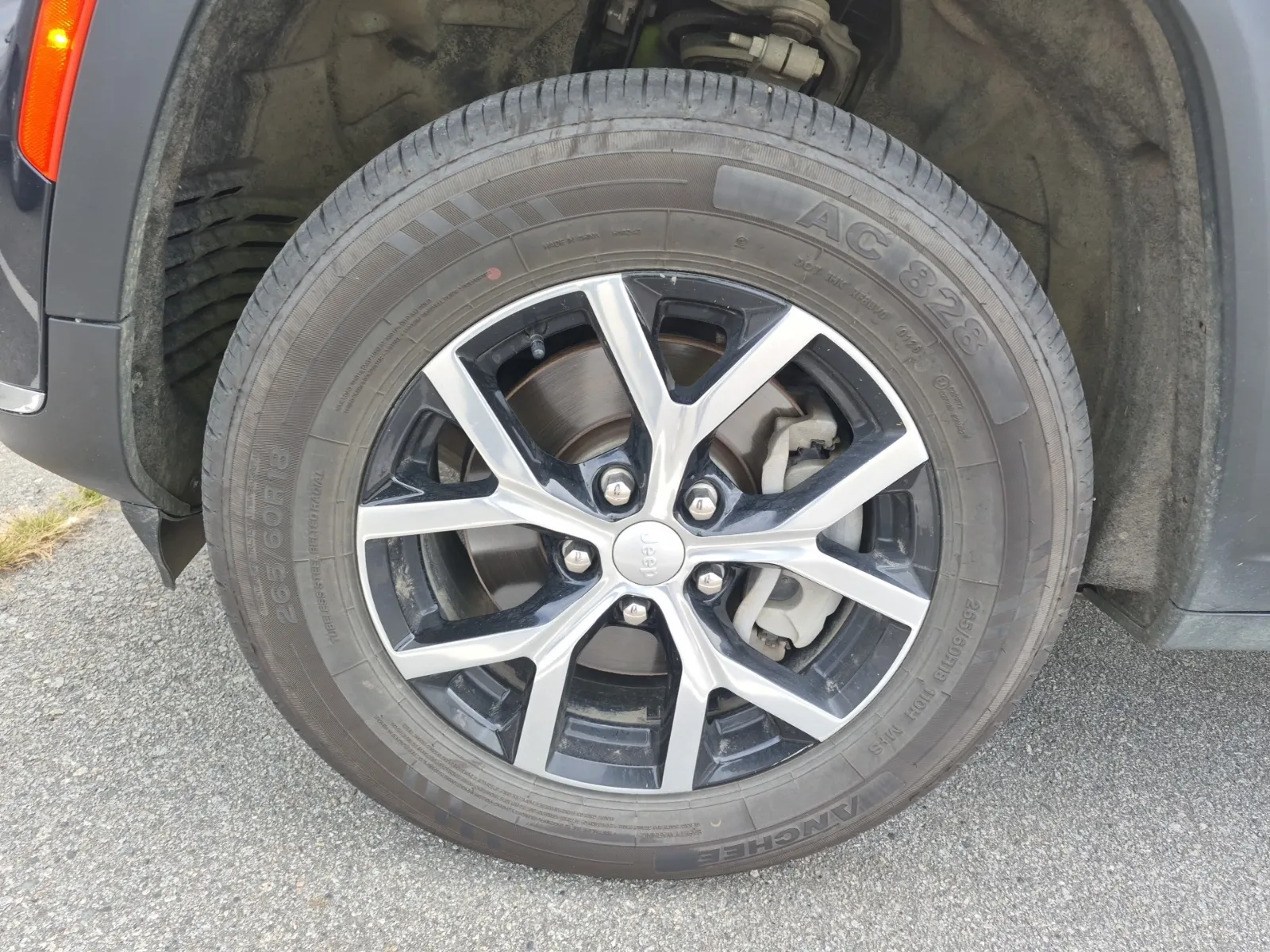 Front driver wheel/tire photo