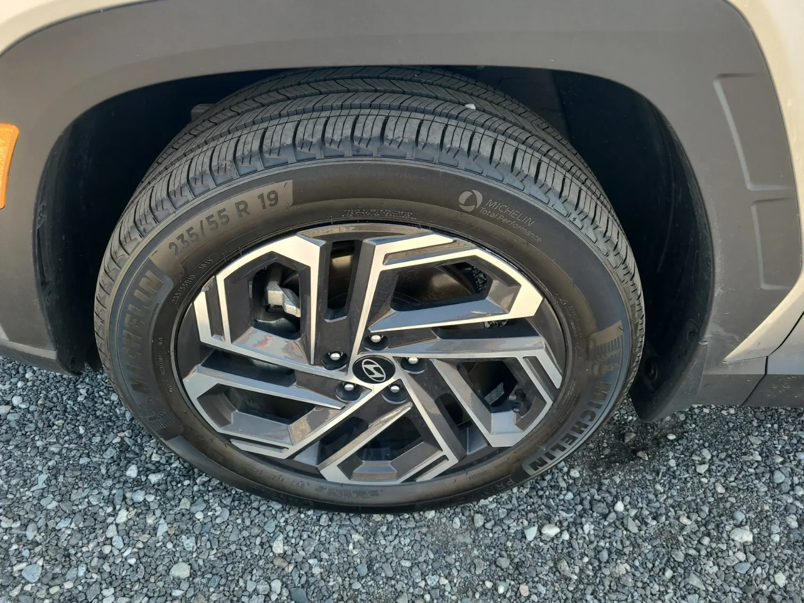 Front driver wheel/tire photo