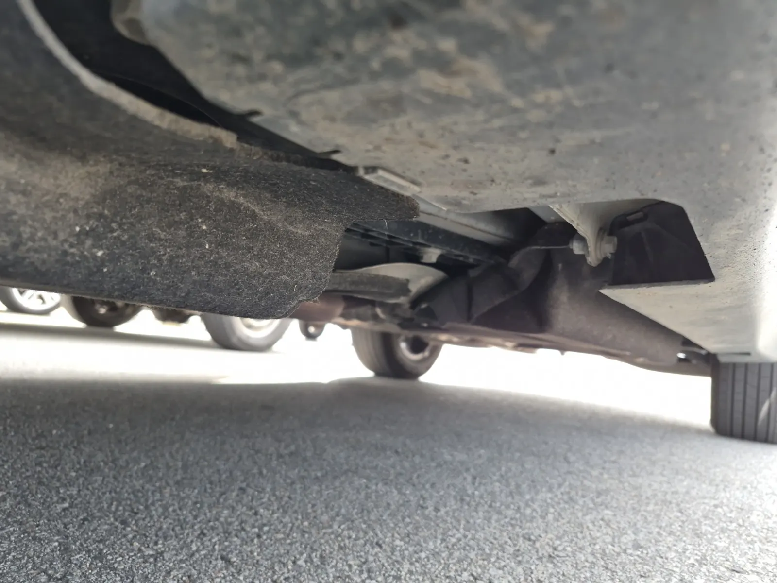 Undercarriage - Driver Photo