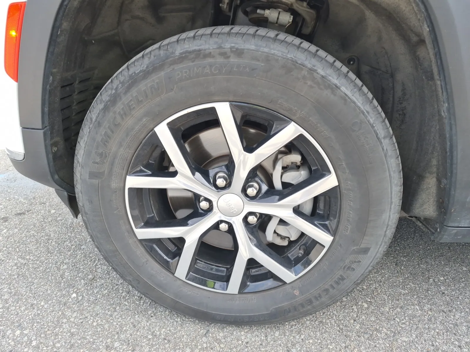 Front driver wheel/tire photo