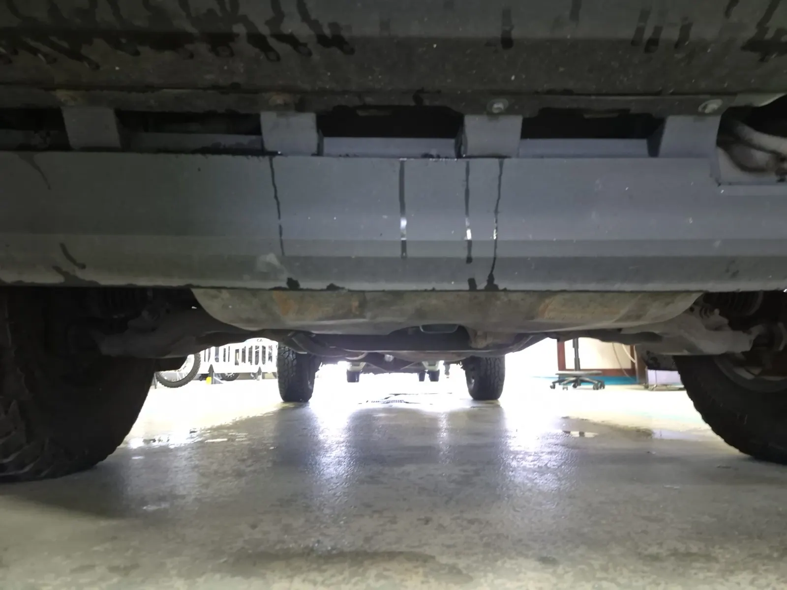 Undercarriage - Front Photo