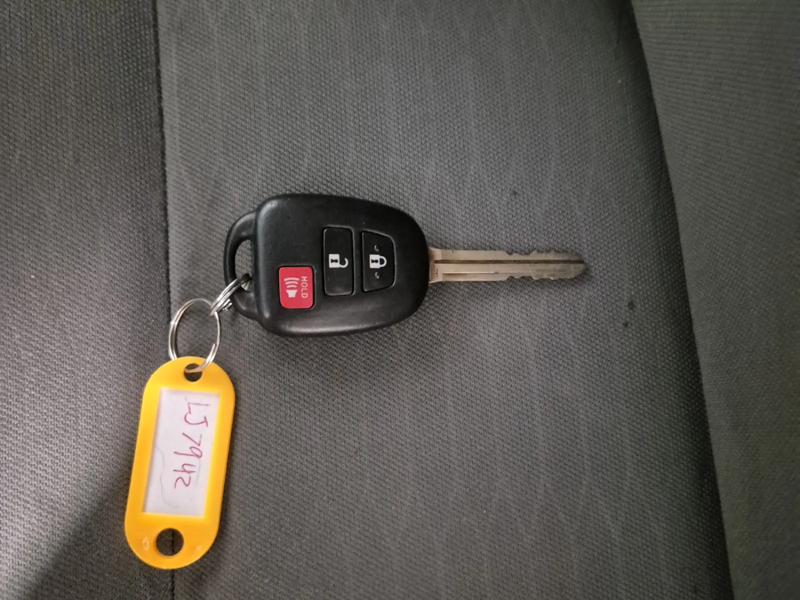 Keys/Fobs/Manual Photo