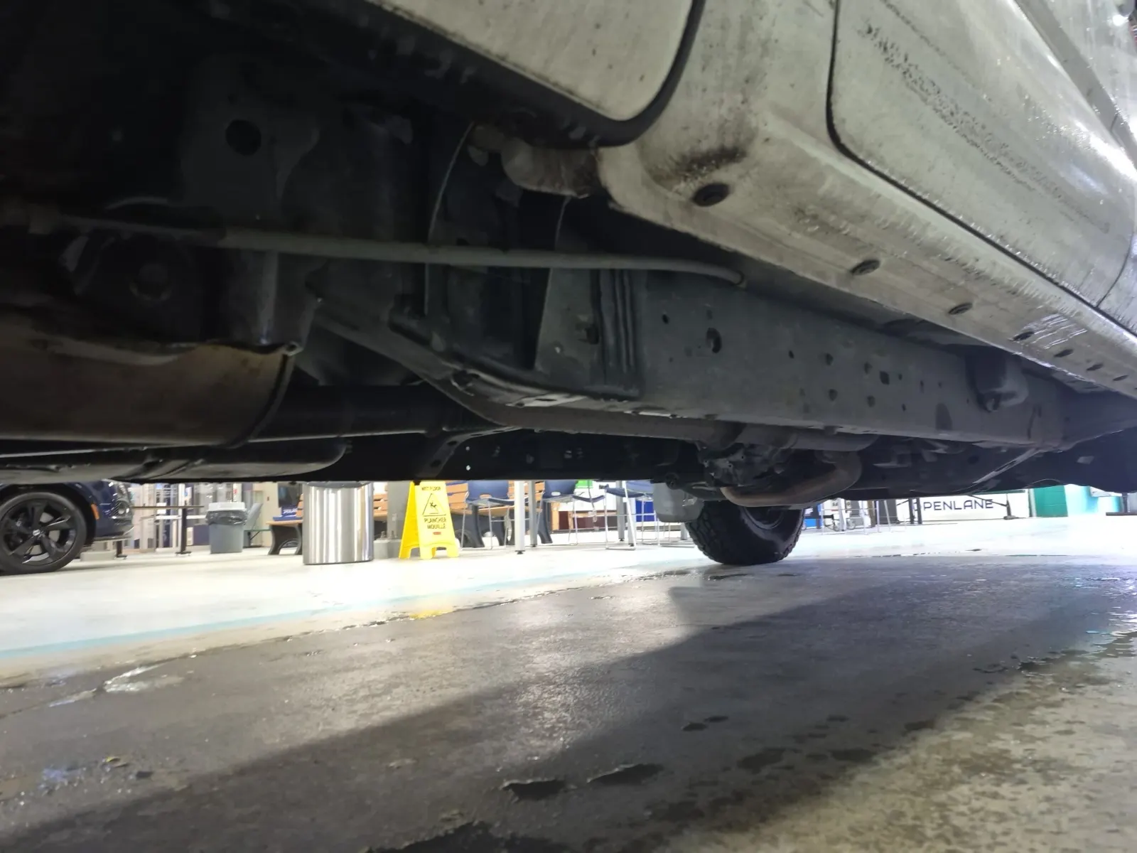 Undercarriage - Passenger Photo
