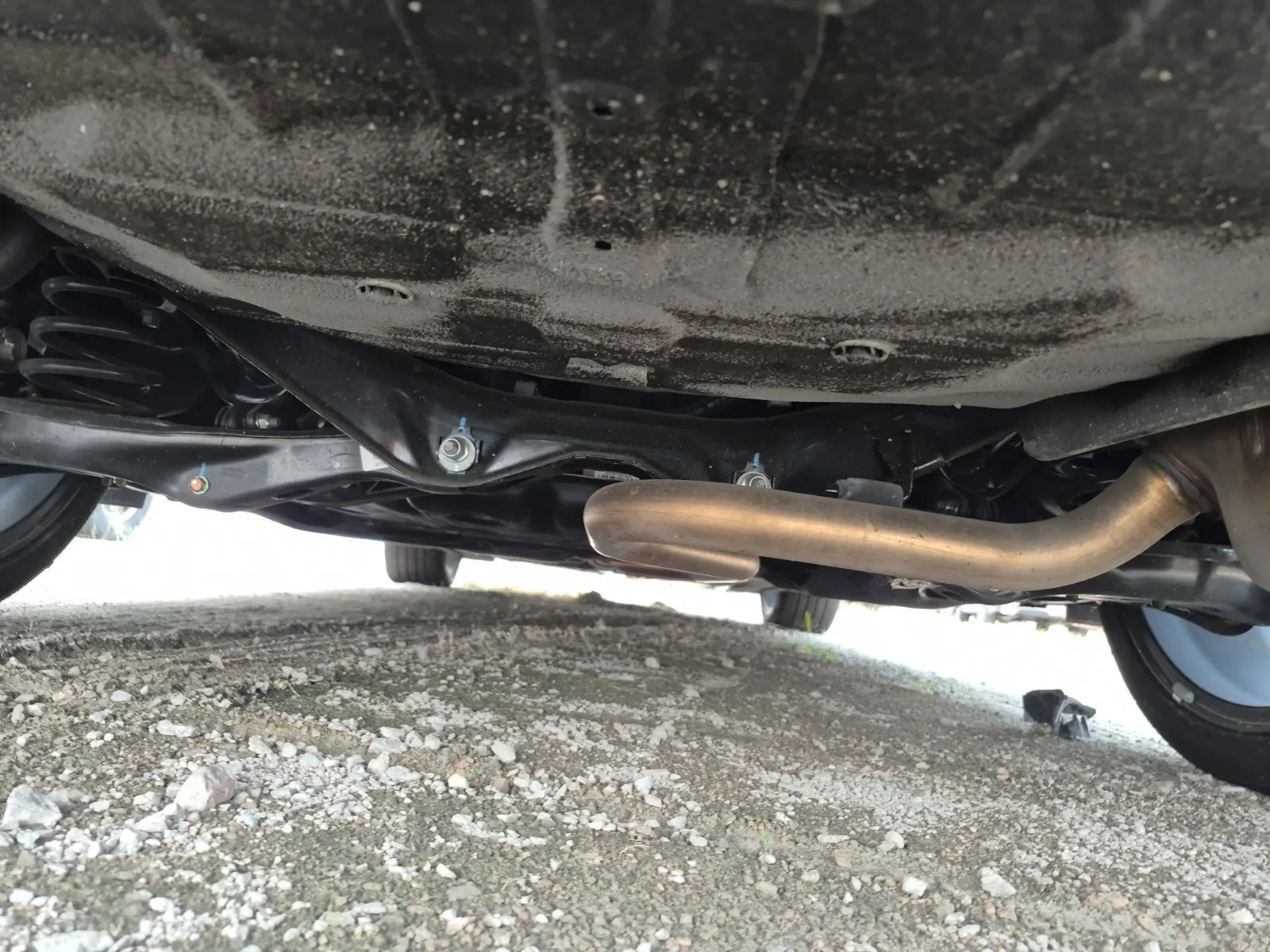 Undercarriage - Rear Photo