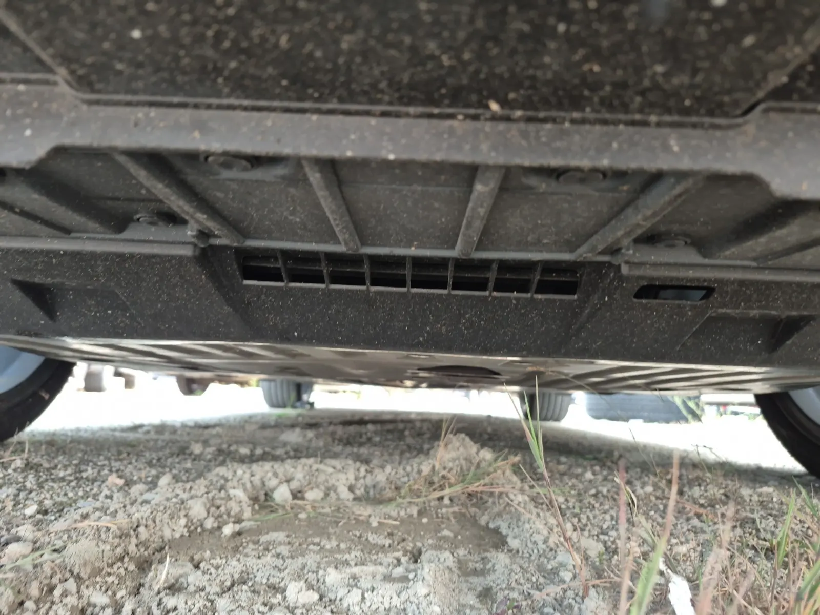Undercarriage - Front Photo