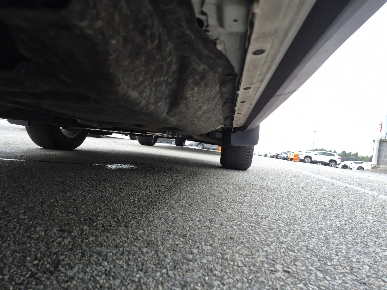 Undercarriage - Passenger Photo