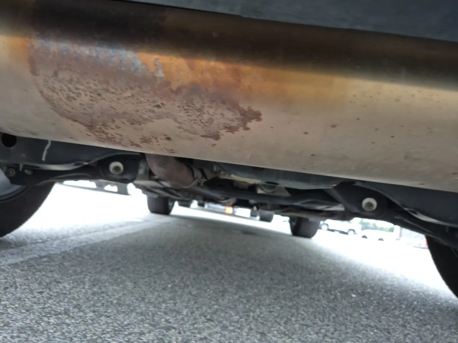 Undercarriage - Rear Photo