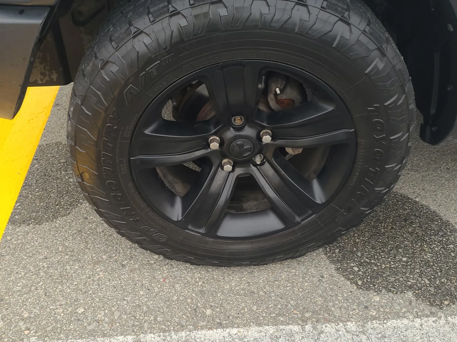 Front driver wheel/tire photo