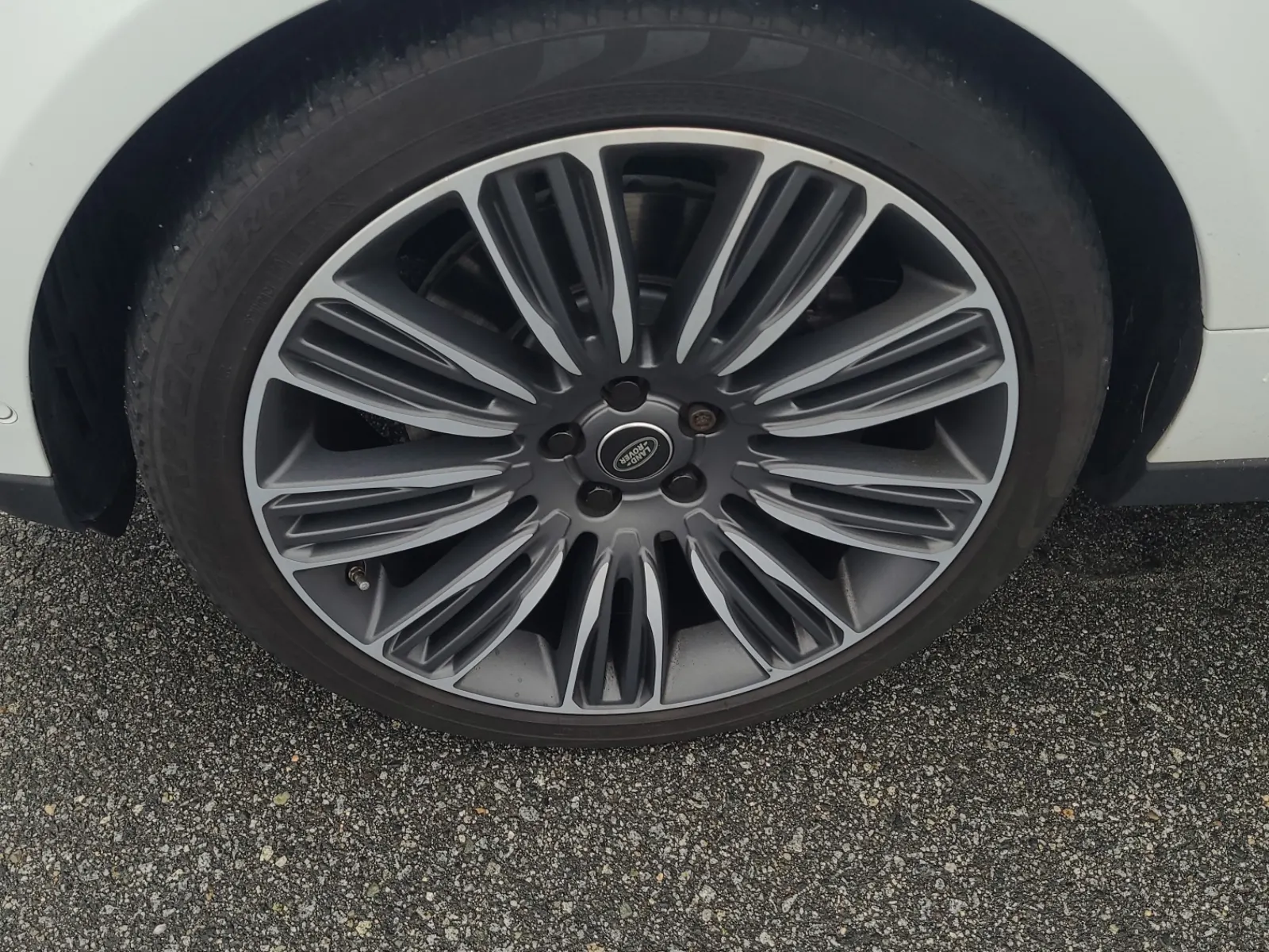 Front driver wheel/tire photo