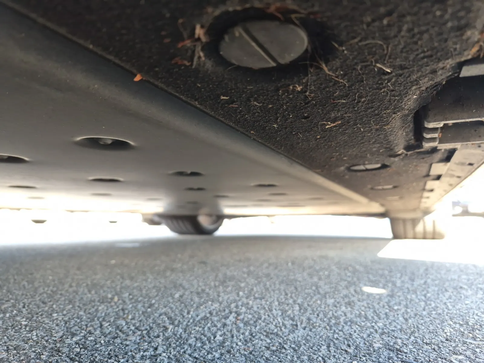 Undercarriage - Driver Photo