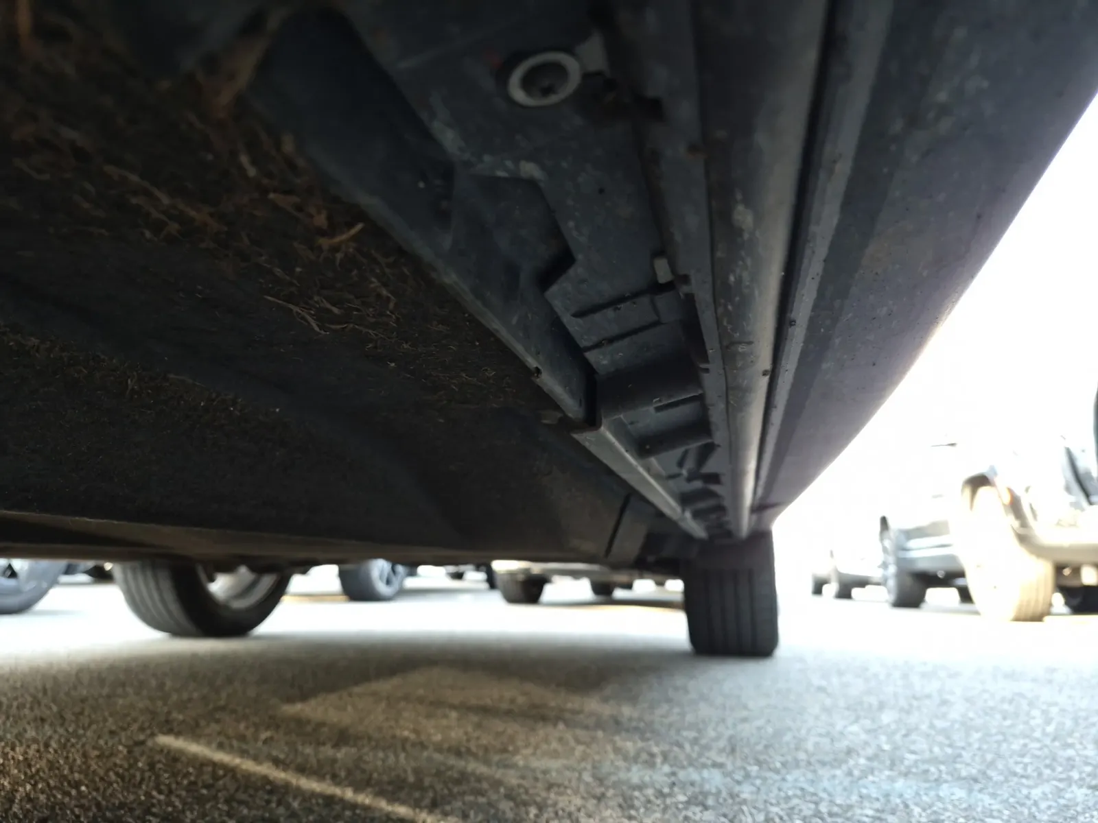 Undercarriage - Driver Photo
