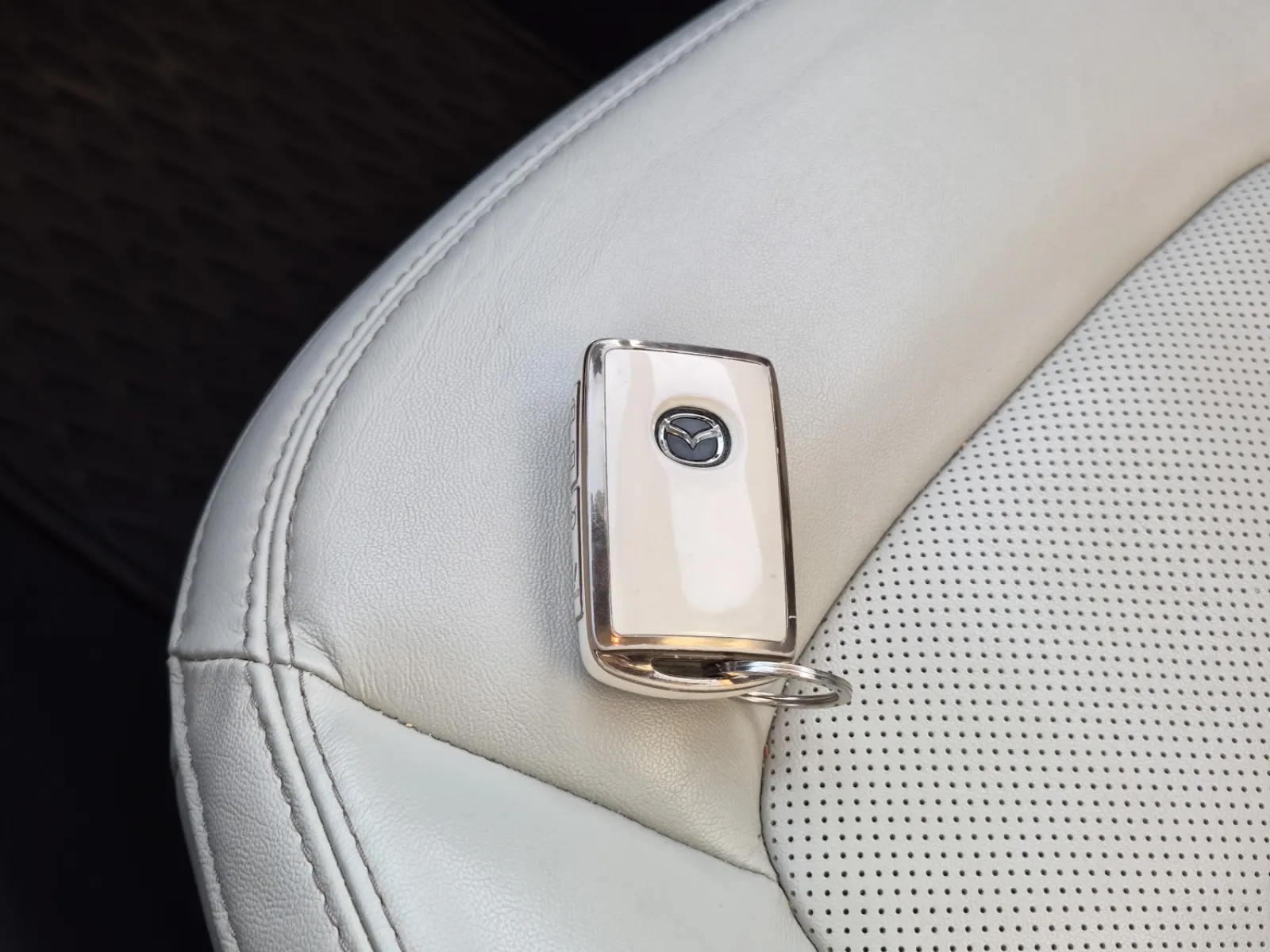 Keys/Fobs/Manual Photo