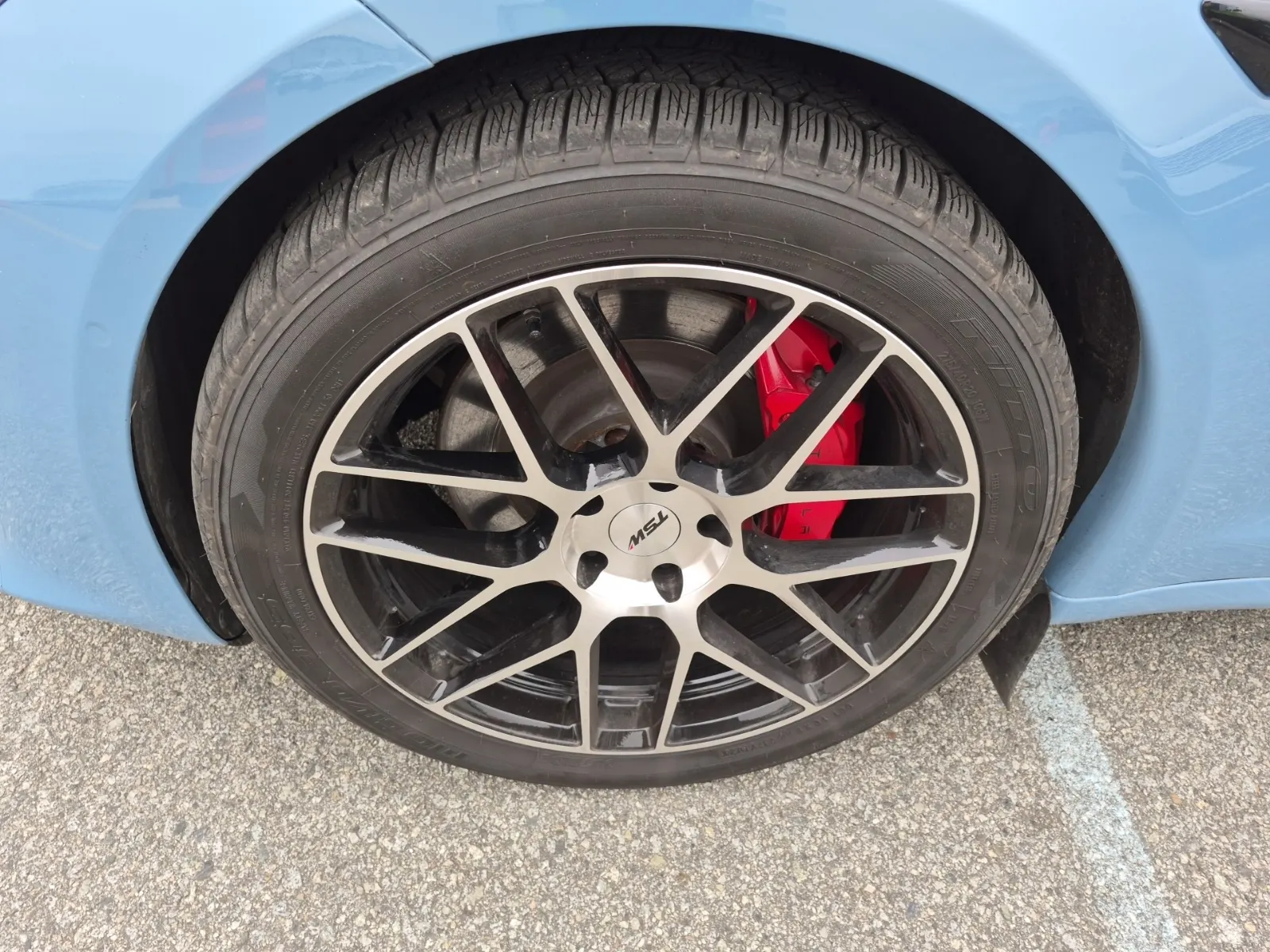 Front driver wheel/tire photo