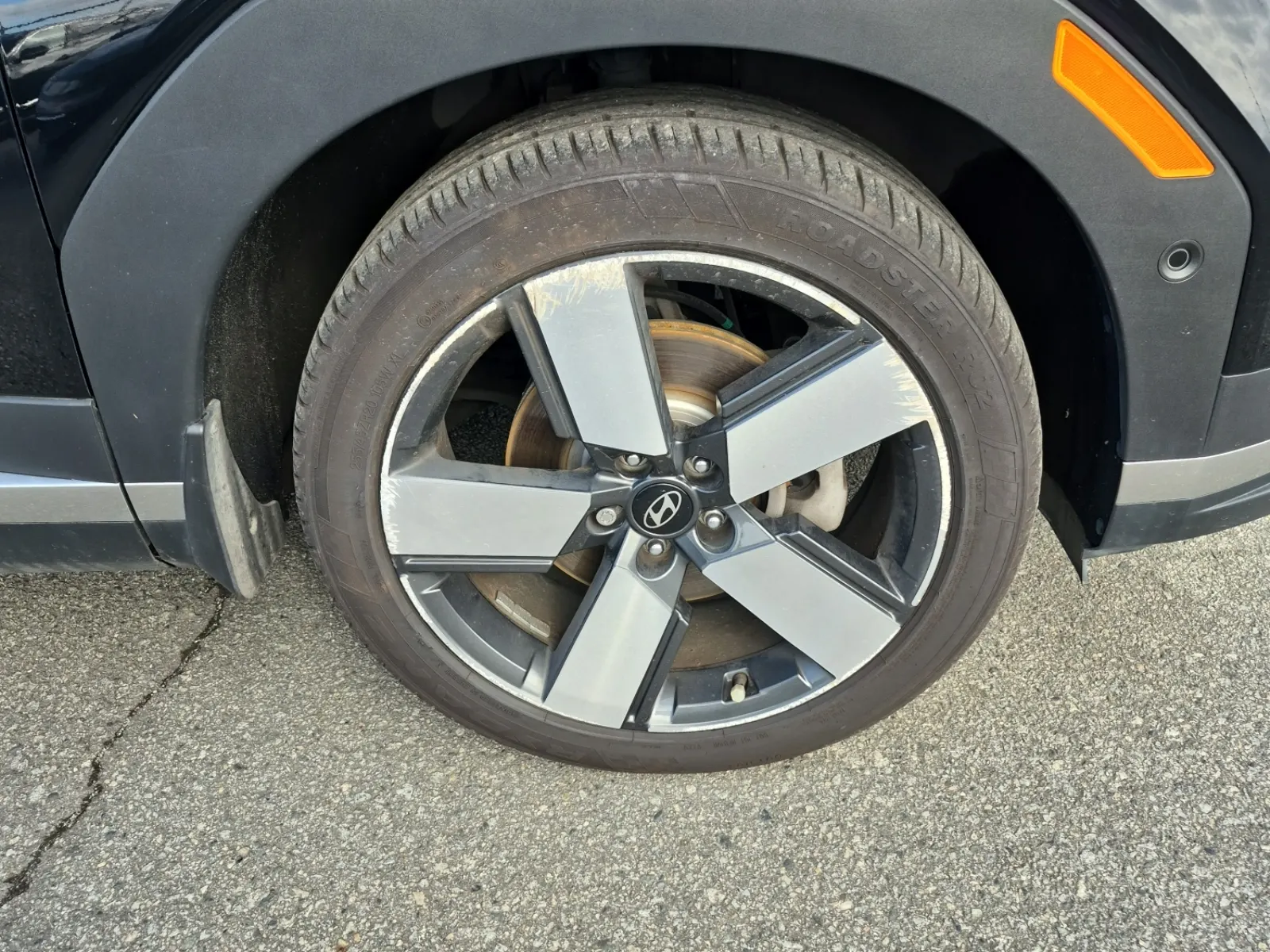Right Front Wheel/Tire Photo