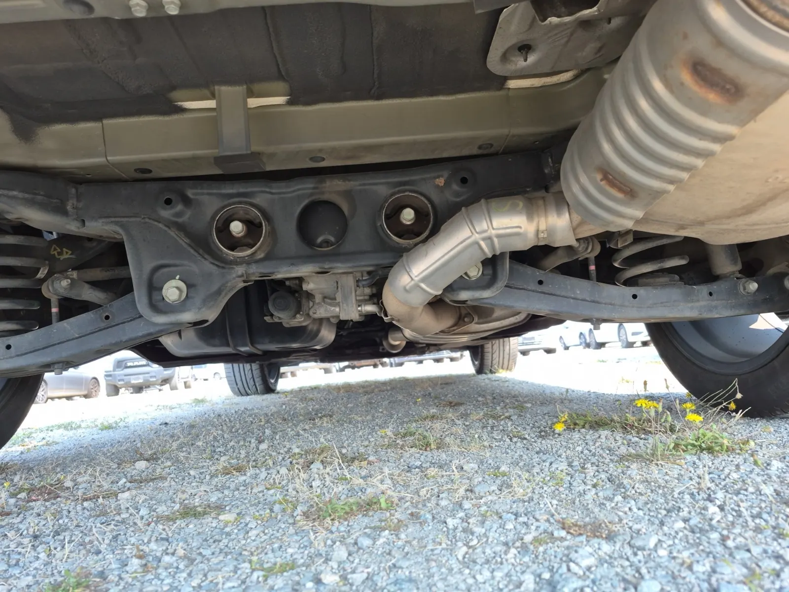 Undercarriage - Rear Photo