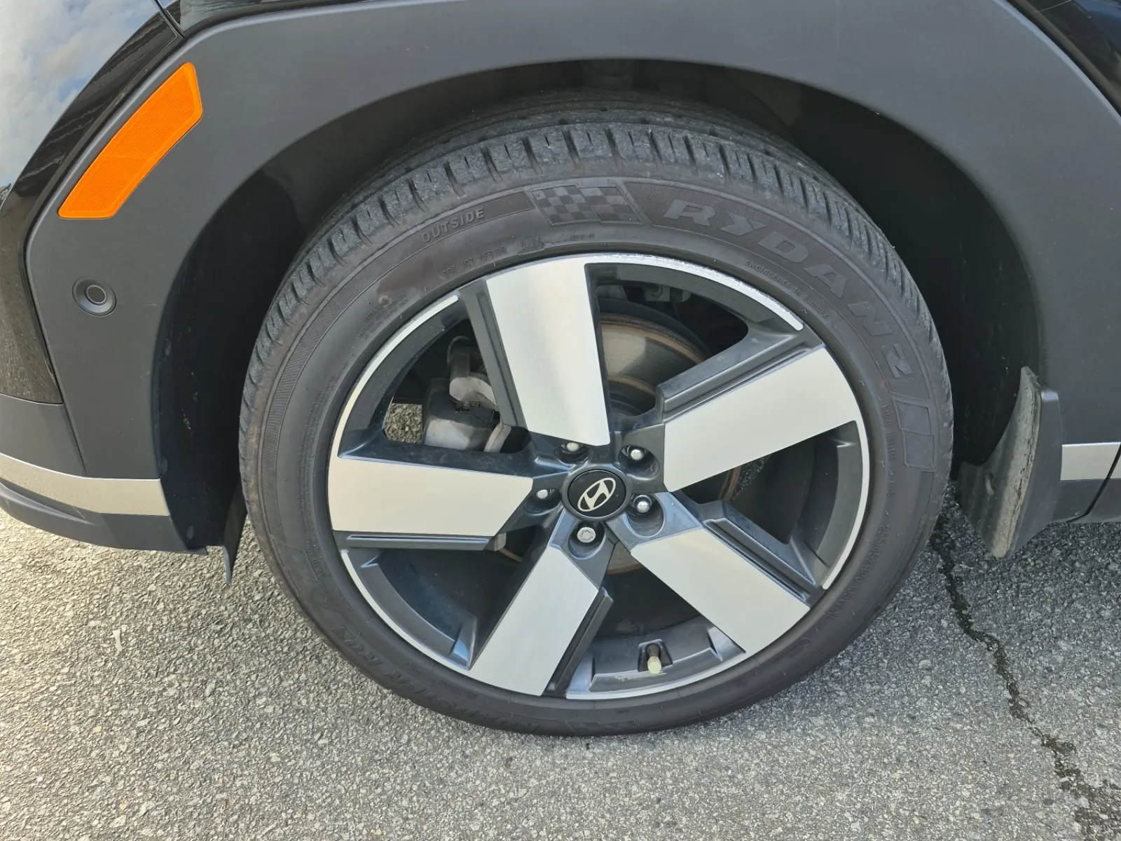 Front driver wheel/tire photo
