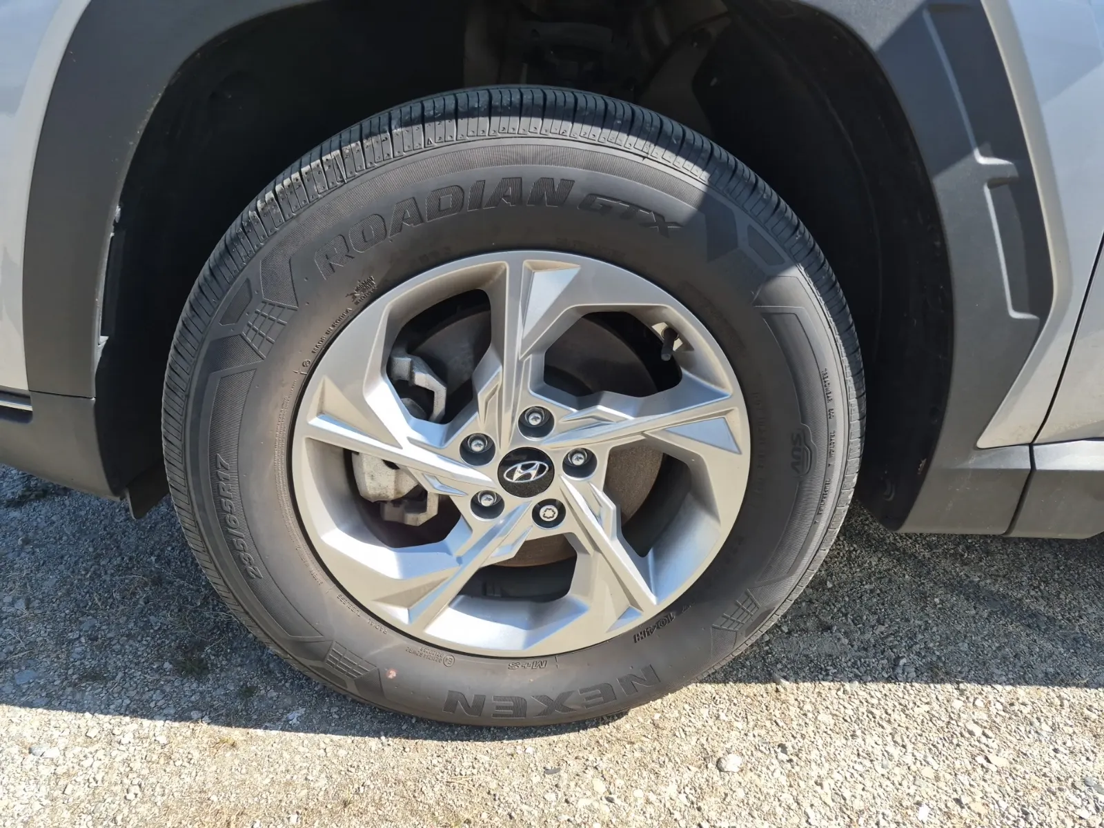 Front driver wheel/tire photo