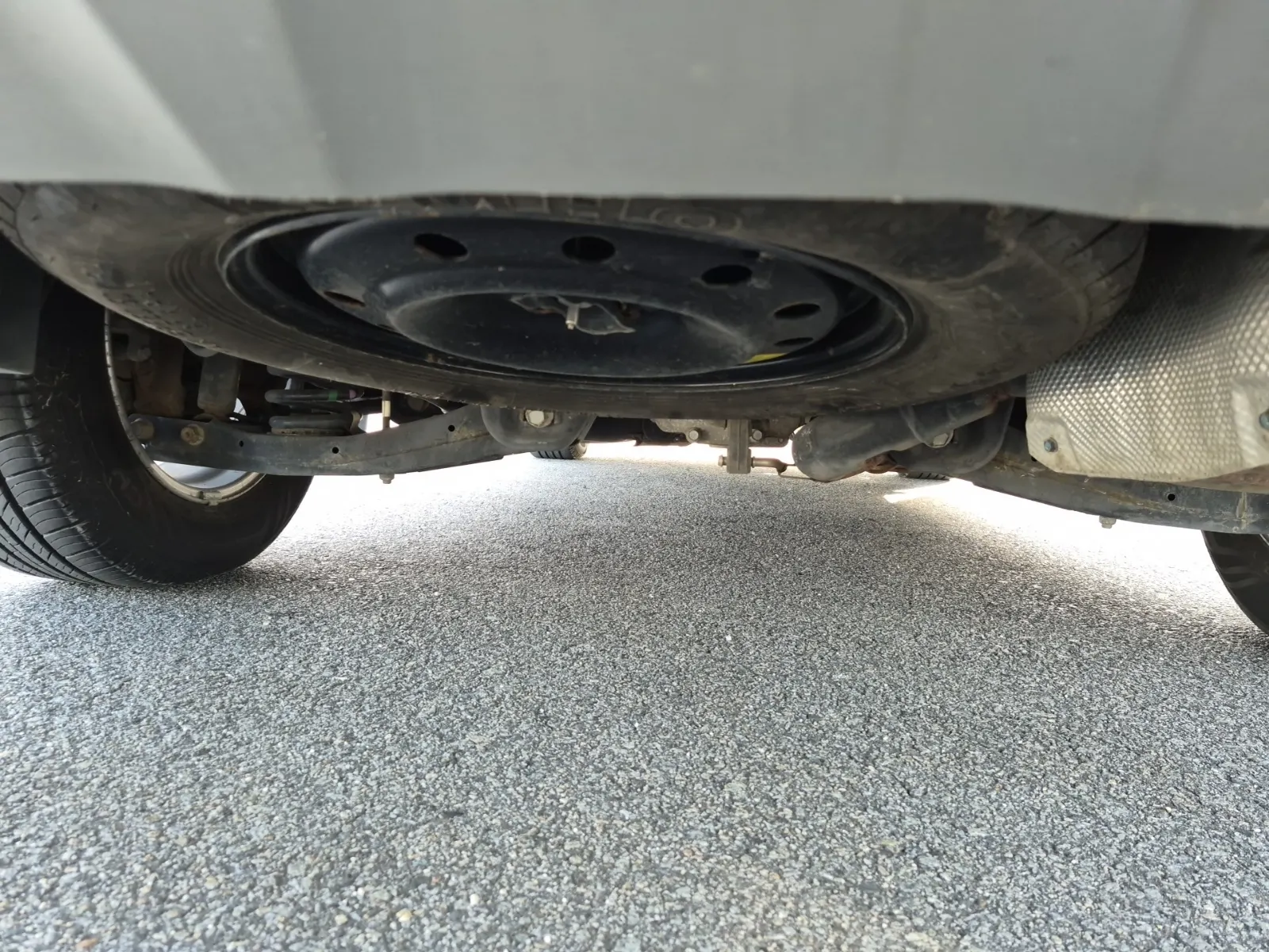Undercarriage - Rear Photo