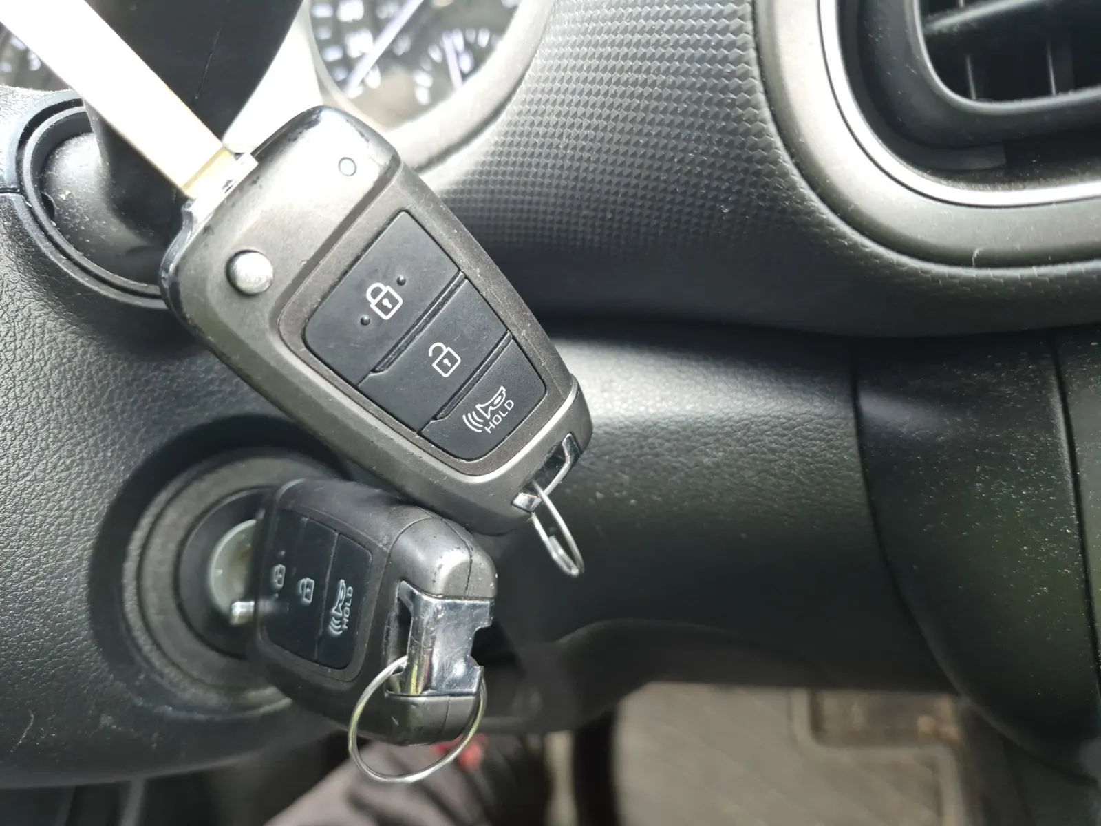 Keys/Fobs/Manual Photo