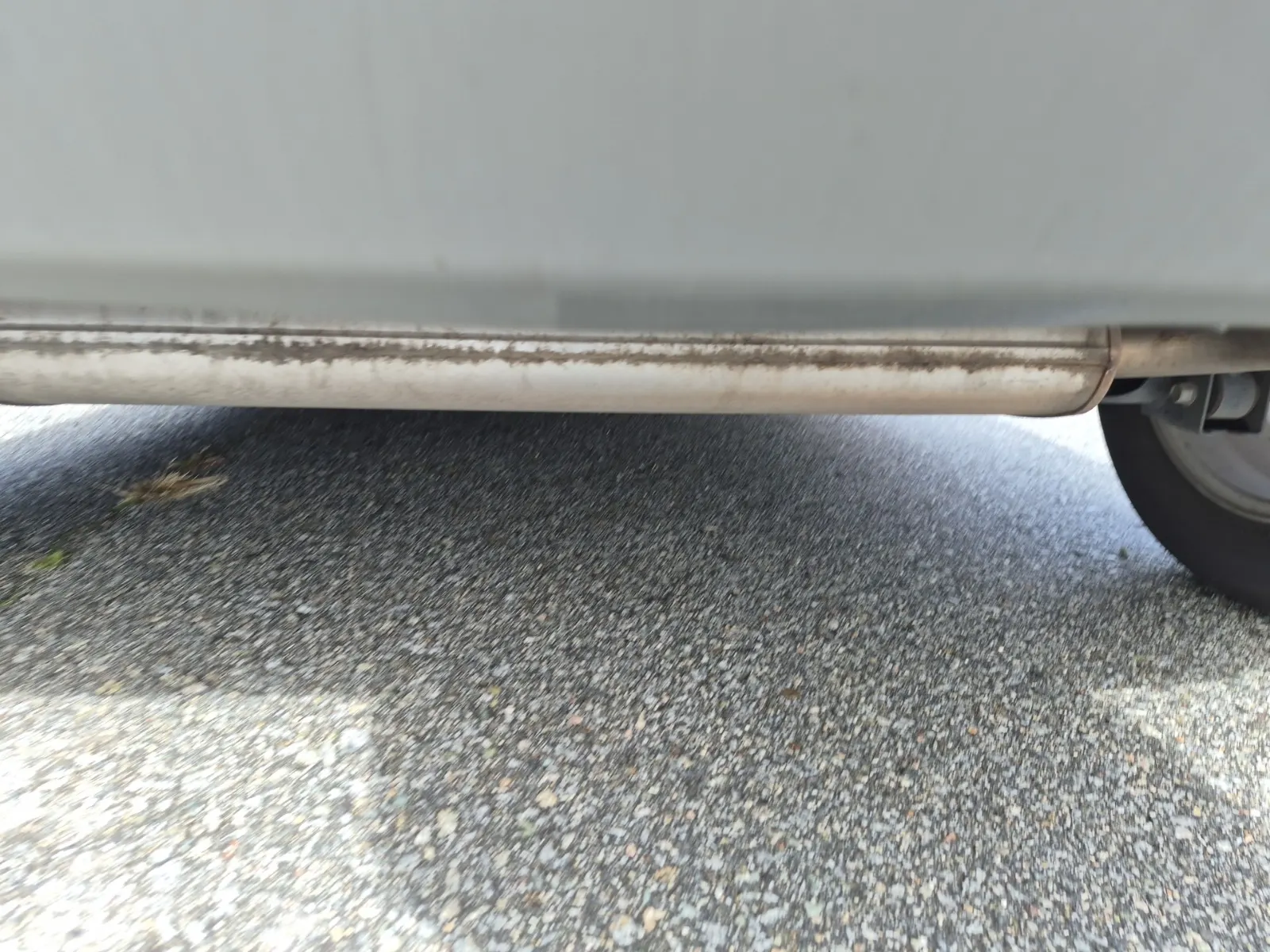 Undercarriage - Rear Photo