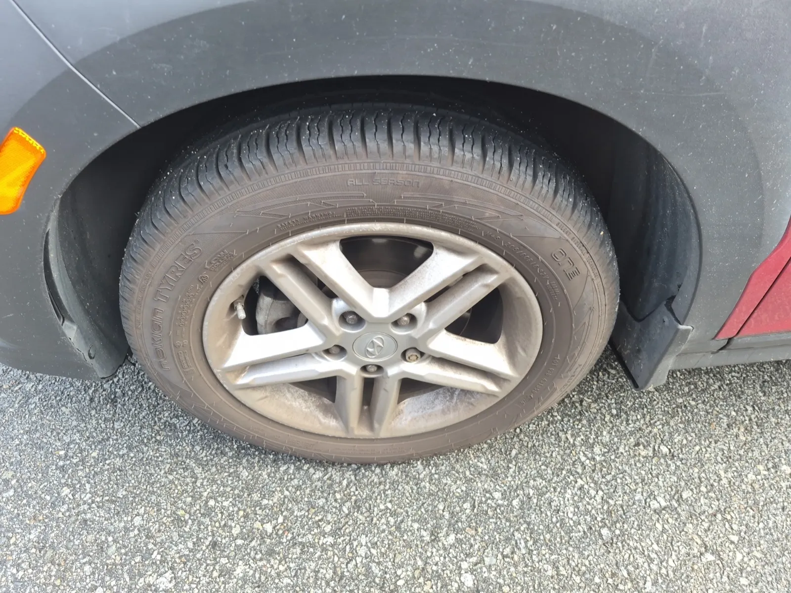Front driver wheel/tire photo