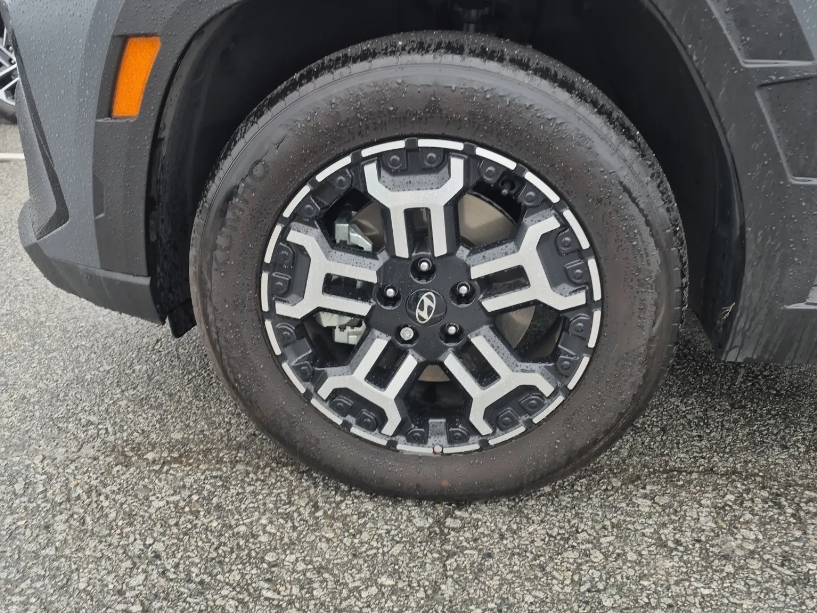 Front driver wheel/tire photo