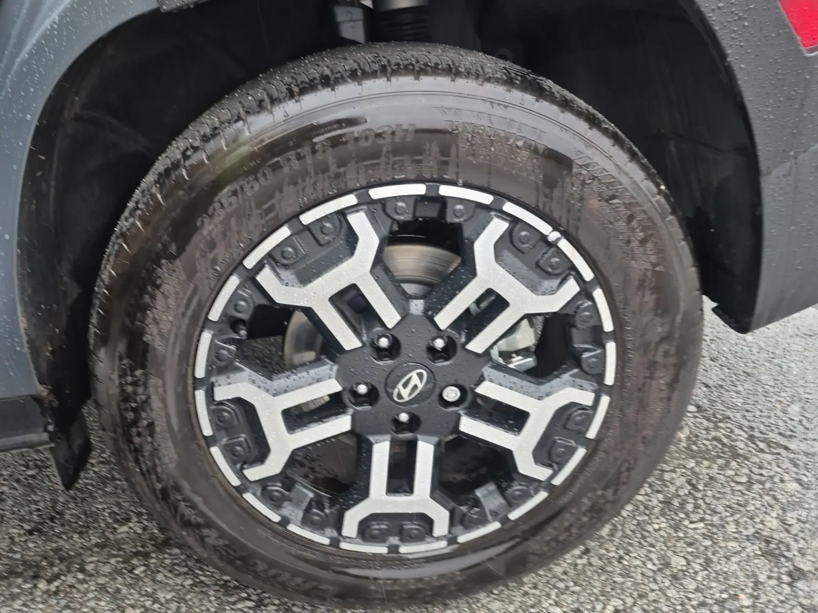 Left Rear Wheel/Tire Photo