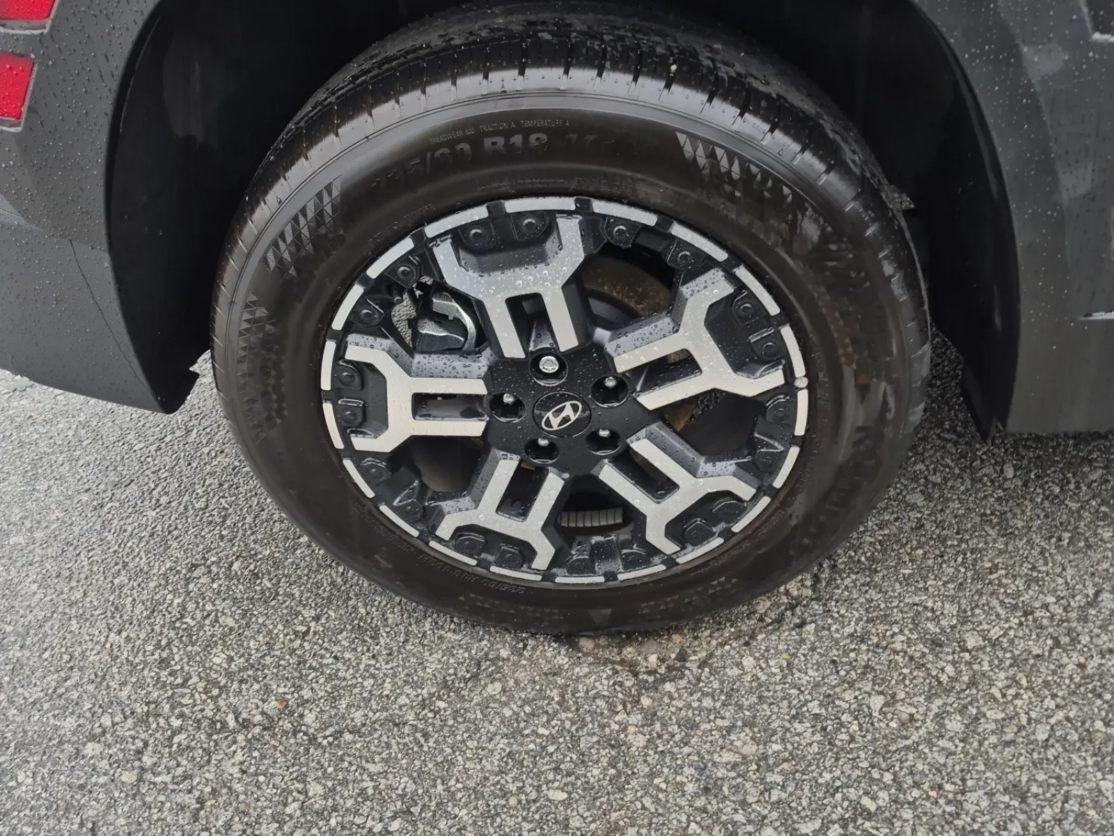 Right Rear Wheel/Tire Photo