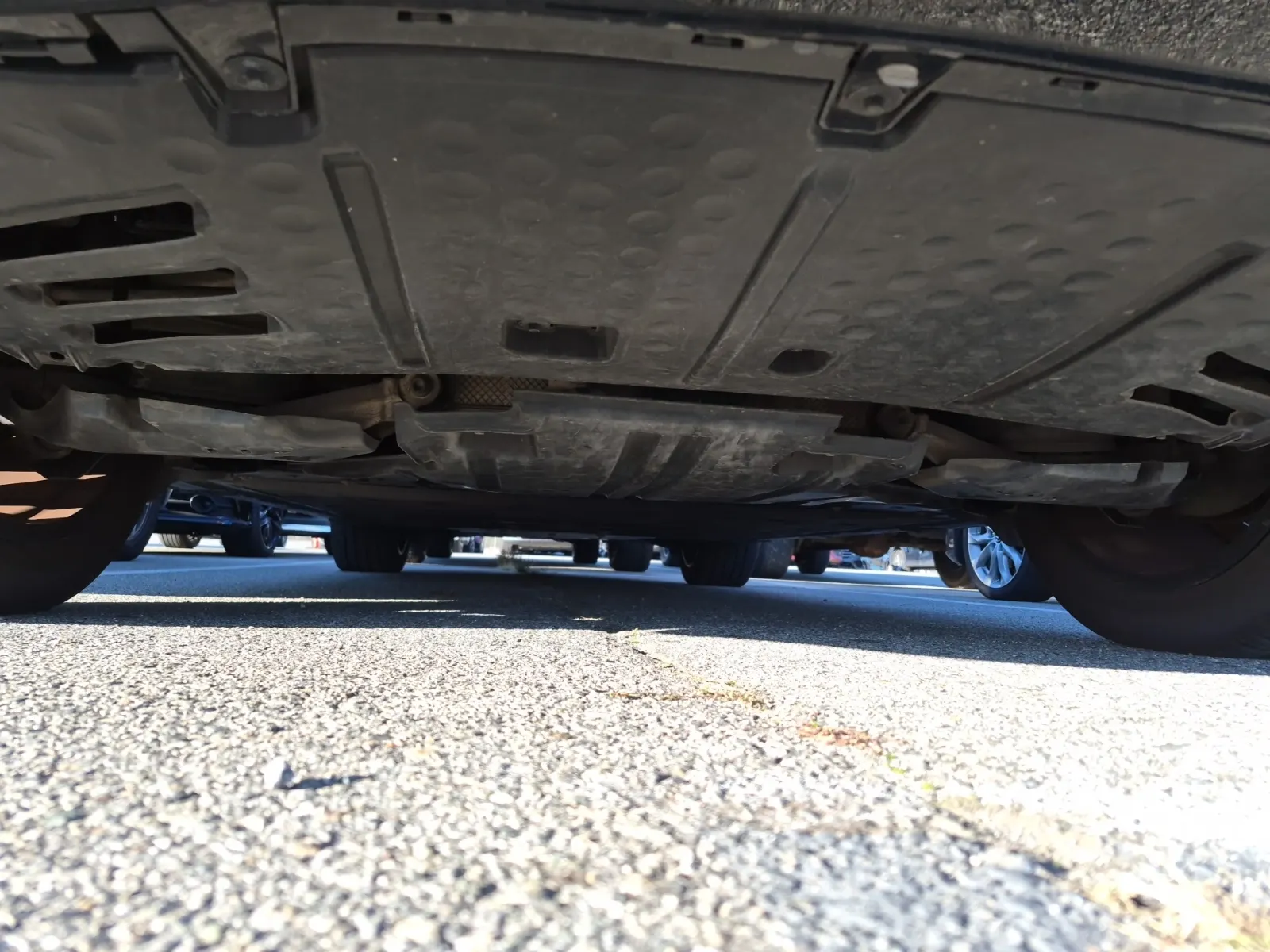 Undercarriage - Rear Photo