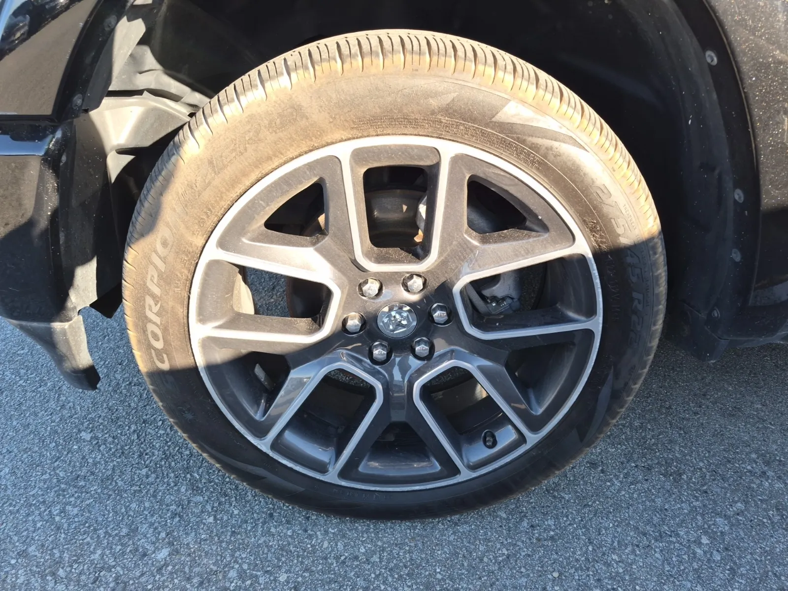 Front driver wheel/tire photo