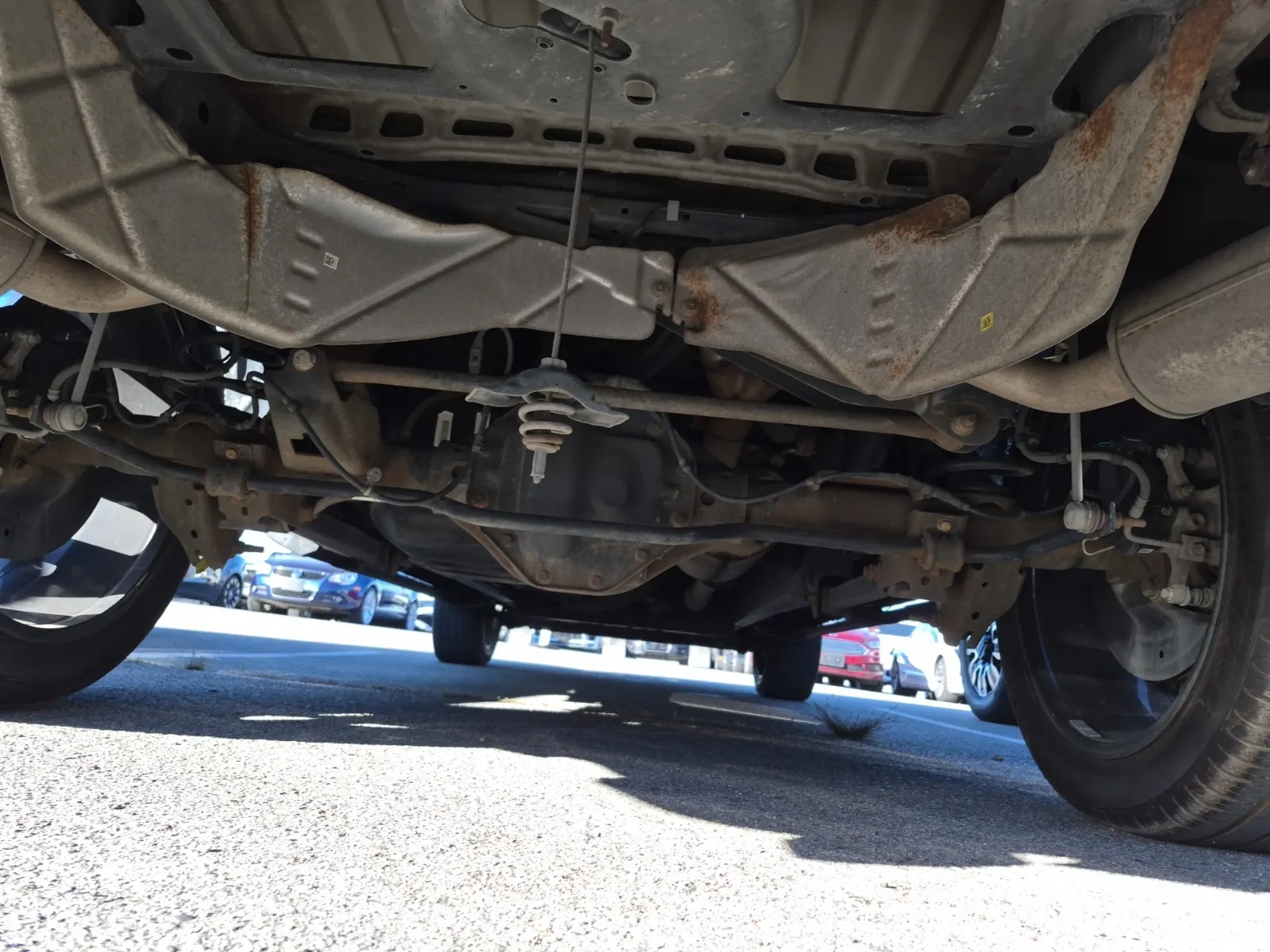 Undercarriage - Rear Photo