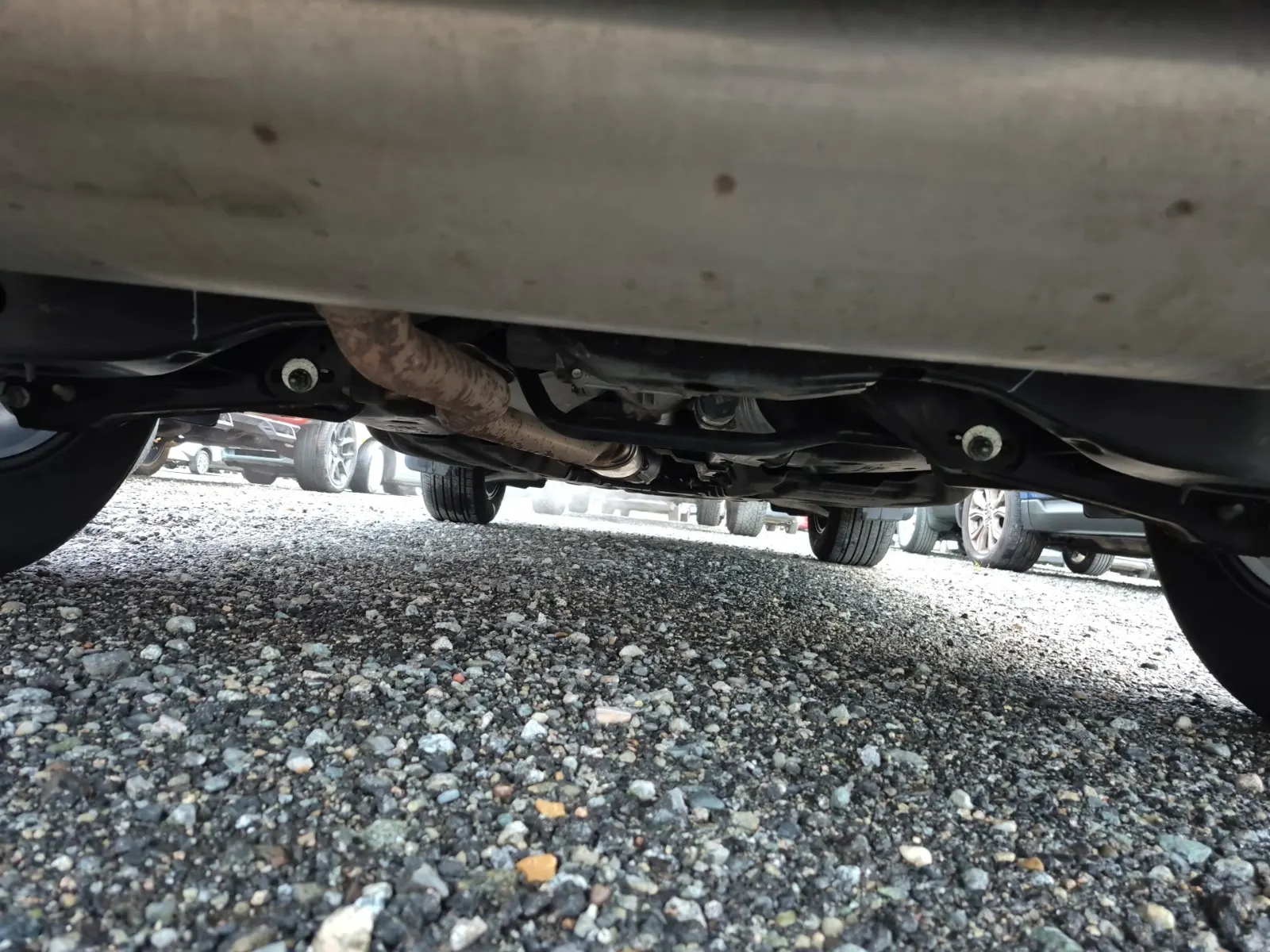 Undercarriage - Rear Photo