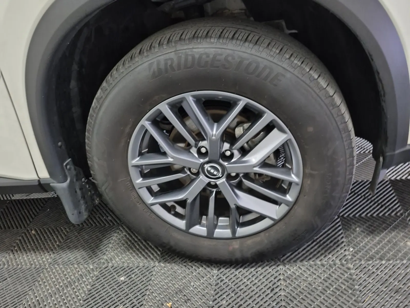 Right Front Wheel/Tire Photo