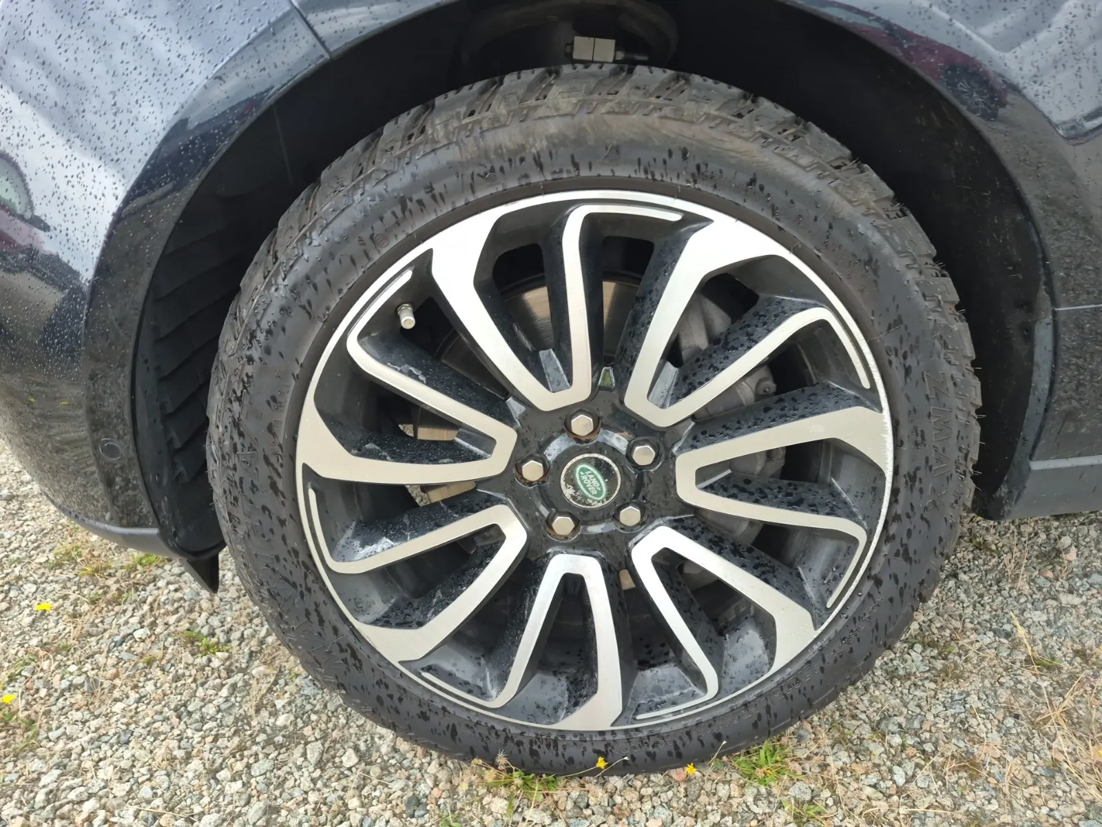 Front driver wheel/tire photo