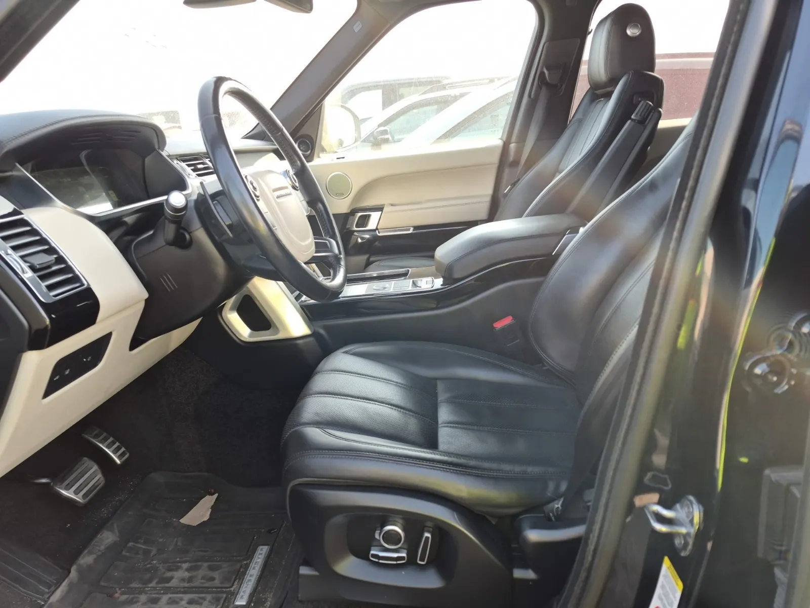 Front Interior Photo